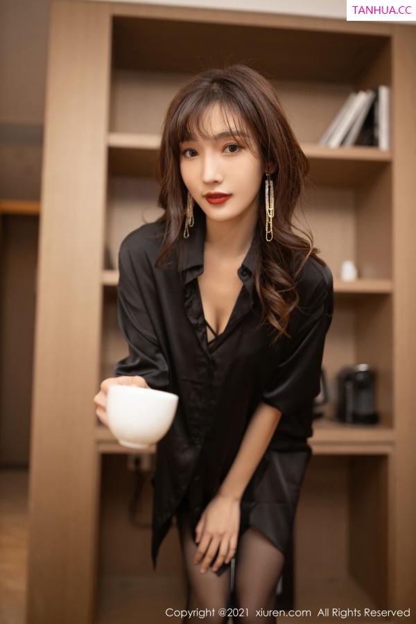 陆萱萱  [XiuRen]高清写真图 2021.12.28 No.4396 陆萱萱第8张图片